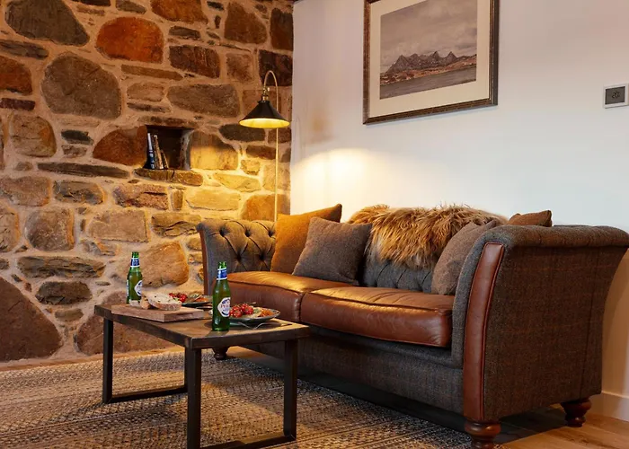 The Ruin - Wood Fired Hot Tub - Lochside - Dog Friendly