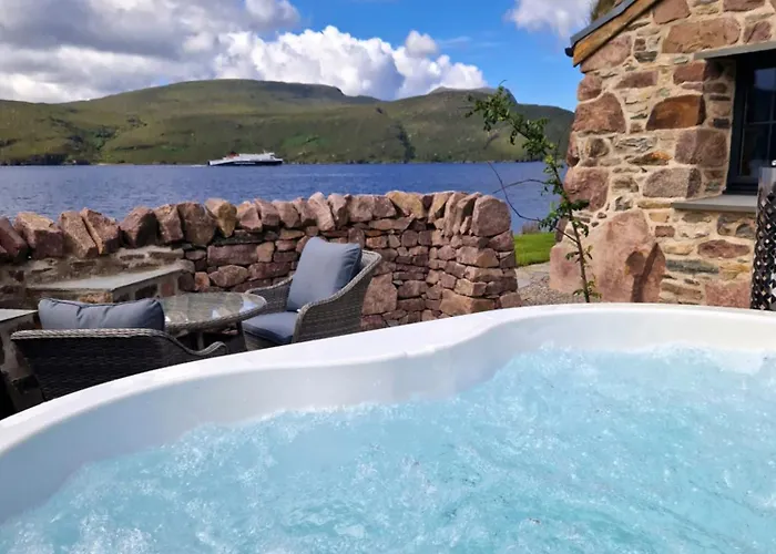 The Ruin - Wood Fired Hot Tub - Lochside - Dog Friendly