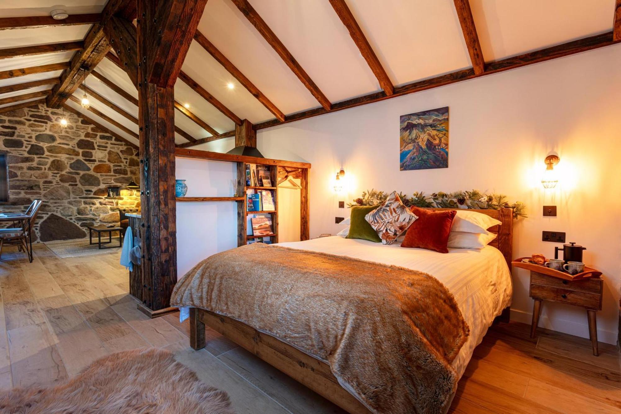 Holiday home The Ruin - Wood Fired Hot Tub - Lochside - Dog Friendly *