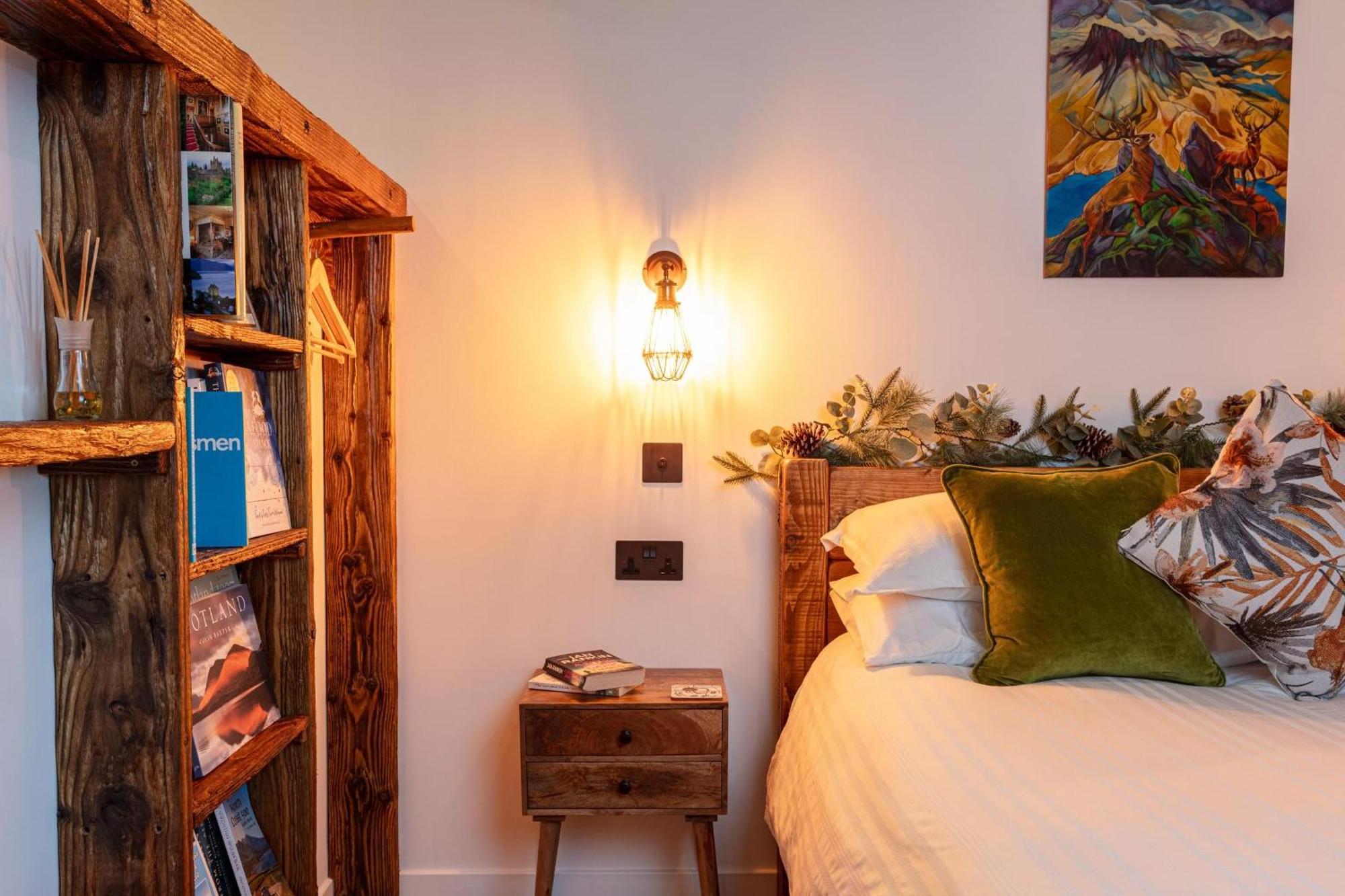 Holiday home The Ruin - Wood Fired Hot Tub - Lochside - Dog Friendly Ullapool