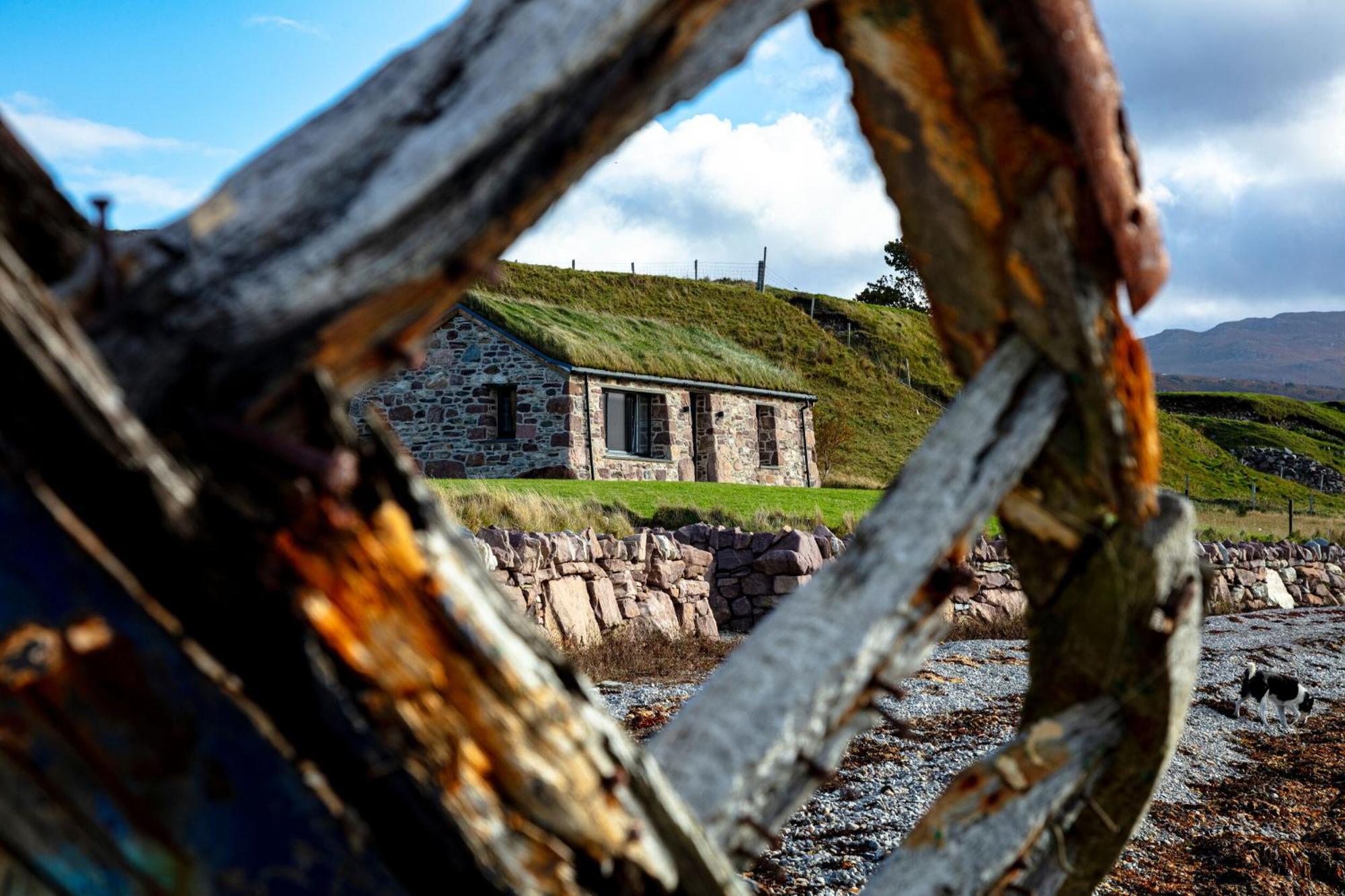 The Ruin - Wood Fired Hot Tub - Lochside - Dog Friendly