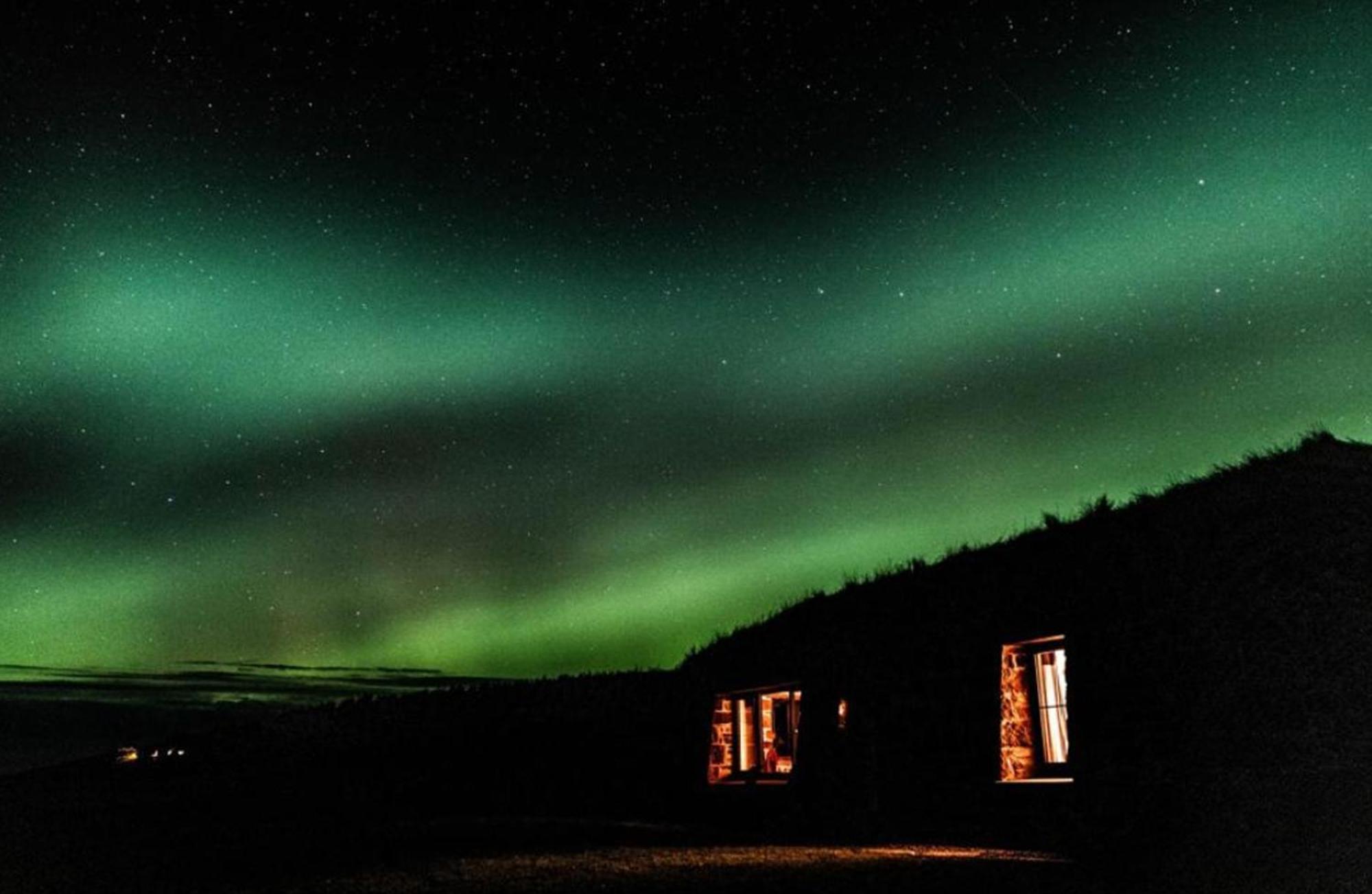 The Ruin - Wood Fired Hot Tub - Lochside - Dog Friendly Holiday home Ullapool