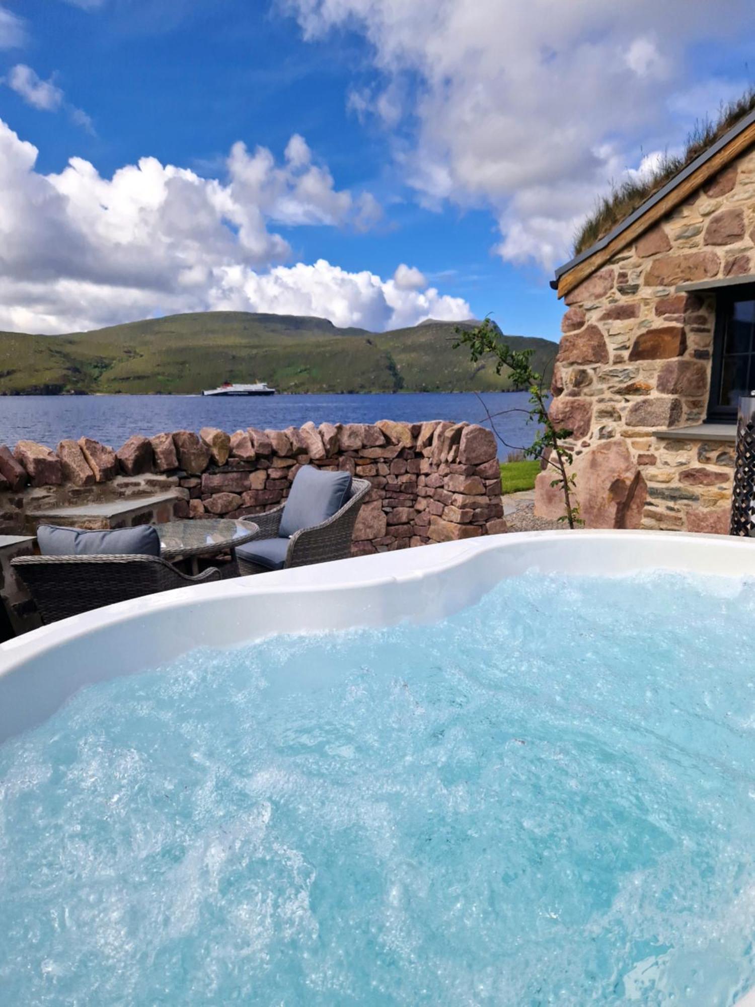 Holiday home The Ruin - Wood Fired Hot Tub - Lochside - Dog Friendly